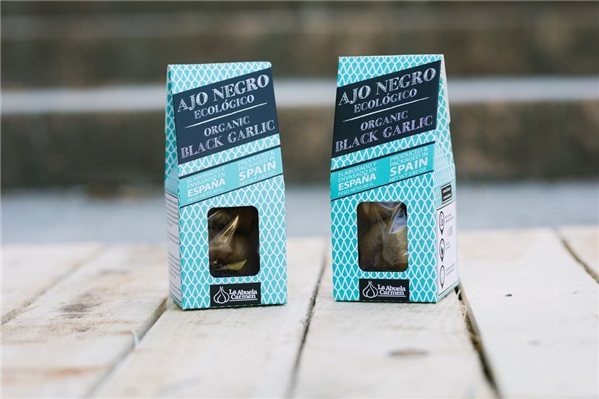 Schwarzer Bio-Knoblauch 2 Köpfe LA ABUELA CARMEN-lateral