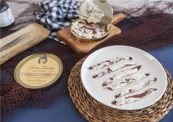 Anchoas de Costera con mantequilla ahumada (12 filetes grandes) 80g.-detalle