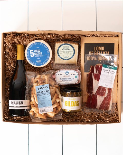 La traducción de "Aperitivo tradicional" al francés es "Apéritif traditionnel".-detalle