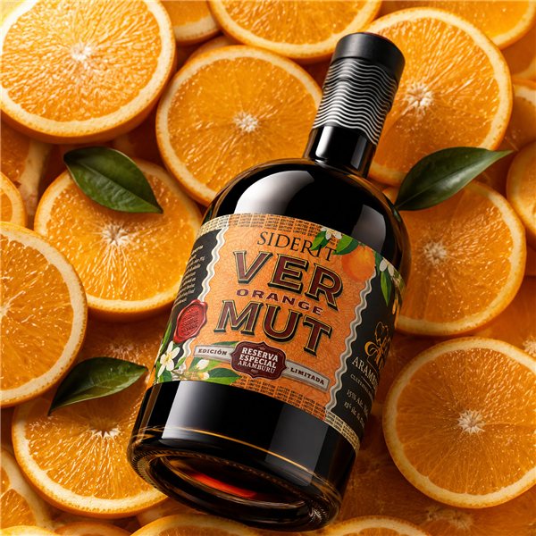 ARAMBURU Vermouth Special Reserve Edition by SIDERIT | Made with Pedro Ximénez | Mediterranean Botanicals and Orange Peels | Aged in Barrel | 15% Vol. | 750 ml-izquierda