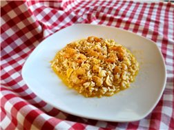 La traducción de "Arroz con gambas al ajillo" al alemán es "Reis mit Garnelen in Knoblauchöl".
