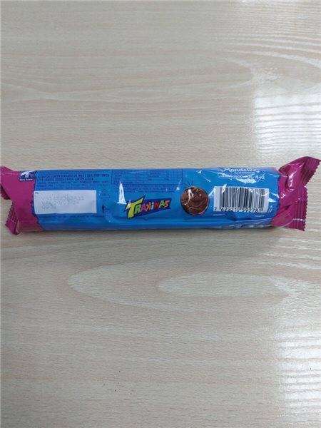Trakinas Strawberry 126g - Irresistible Brazilian Filled Cookies-izquierda