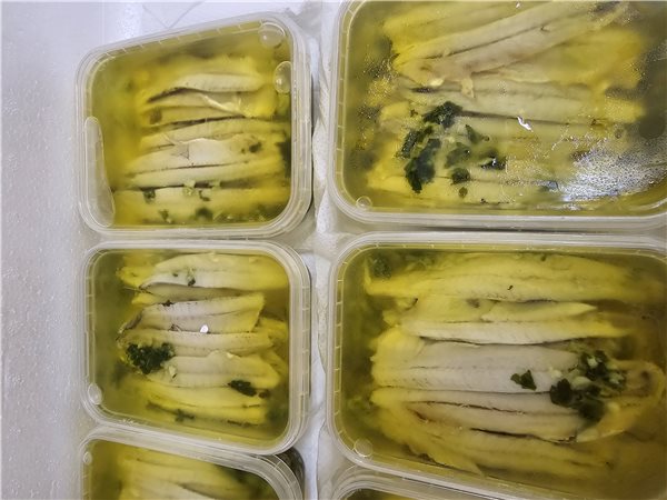 Anchovies in vinegar-lateral