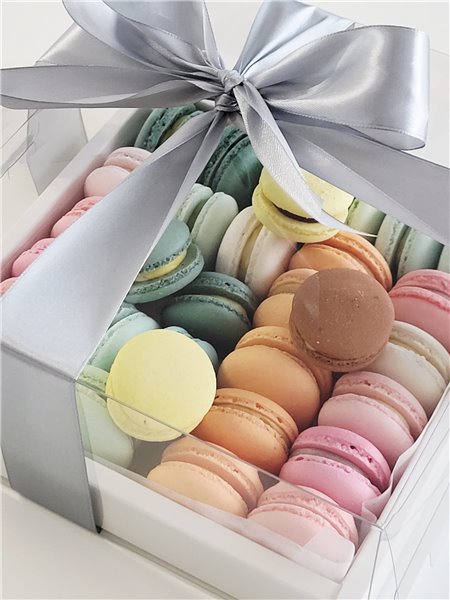 Gift box with 30 macarons-detalle