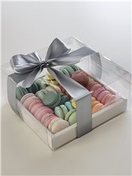 Gift box with 30 macarons