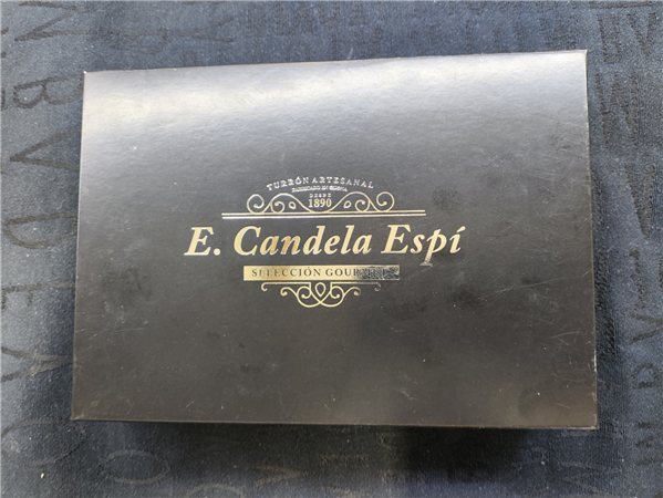 Boîte argentée de luxe,assortiment spécial.-detalle