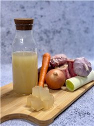 Grass-fed beef and chicken broth with vegetables (225 ml)