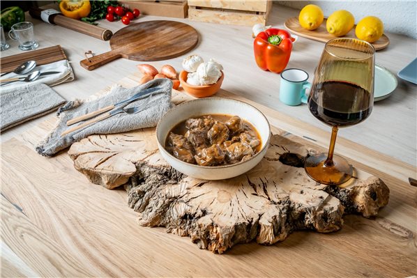 Bush meat with the aroma of Montoro's mountains-trasera