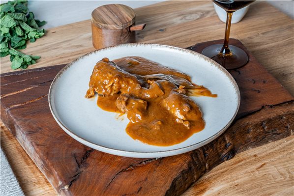 Stewed pork cheek-trasera