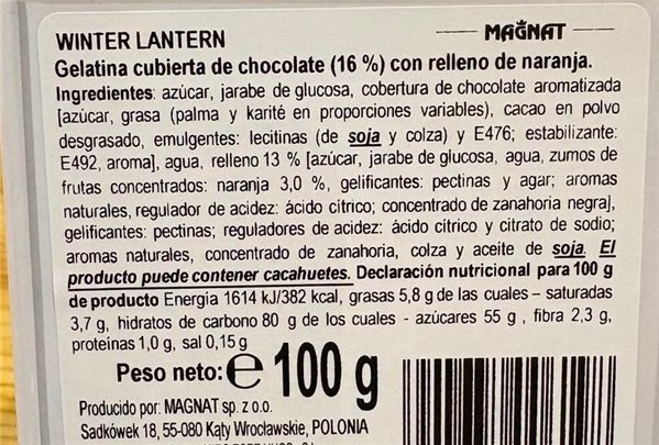 Maisonnette en métal avec des bonbons en gélatine et du chocolat-detalle