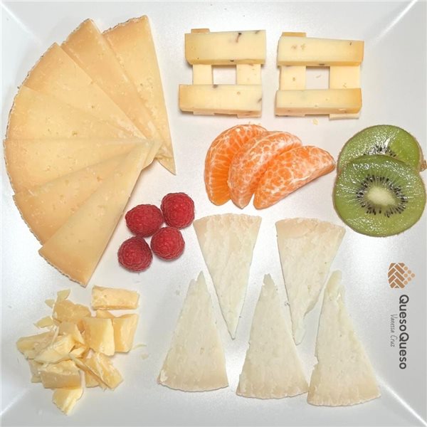 Cesta de Quesos Gourmet para Regalo Pareja "Díselo con Queso"-lateral