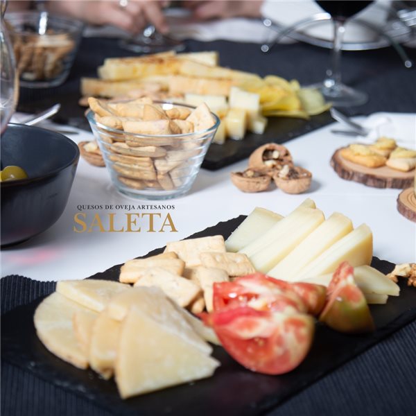 Cesta de Quesos Regalo Gourmet "Pack Especialidades"-izquierda