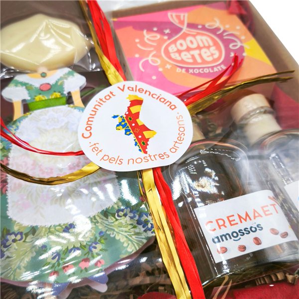 Gourmet fallera basket with alcohol.-lateral