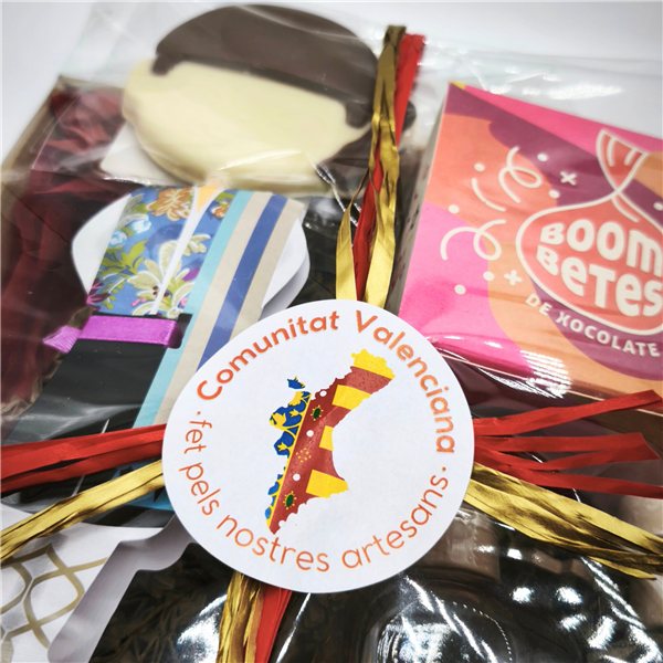 Gourmet basket with alcohol for Fallas.-detalle