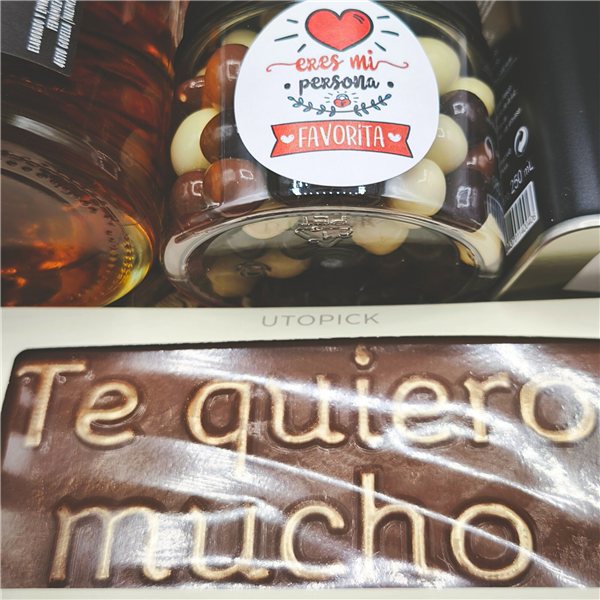 Cesta gourmet 'Te quiero mucho'-lateral