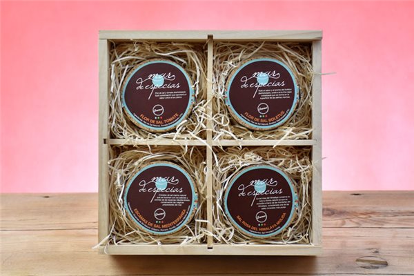 Geschenkkorb mit Gourmet-Salzspezialitäten.-detalle