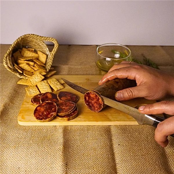 Chorizo ibérico de cebo-izquierda
