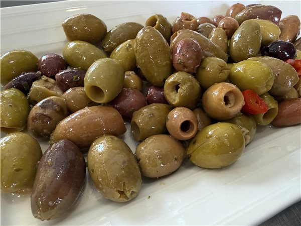 Italienische Oliven-Cocktail 500 g Vakuumverpackt – Italienischer Gourmet-Aperitif mit Knoblauch und Oregano-detalle