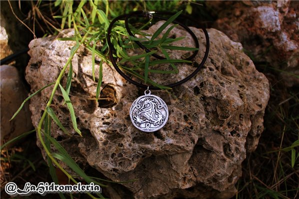 Valknut-Anhänger - Jörmundgander-detalle