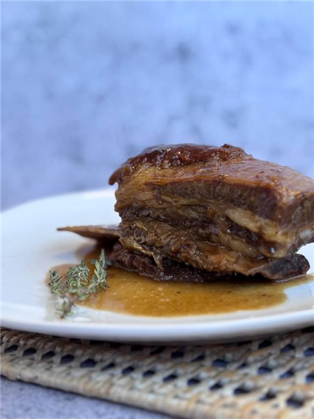 Roast beef ribs in their own juice-detalle