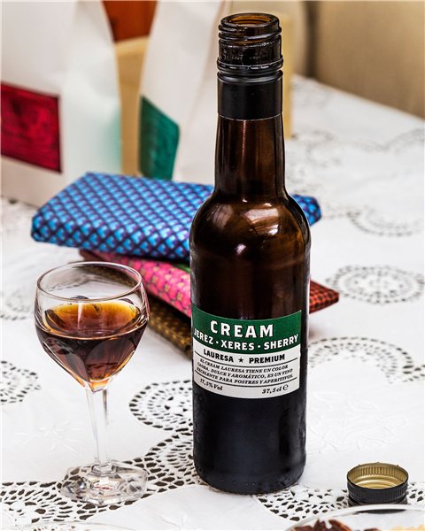 La traducción de "Cream Lauresa" al alemán es "Creme Lauresa".-detalle