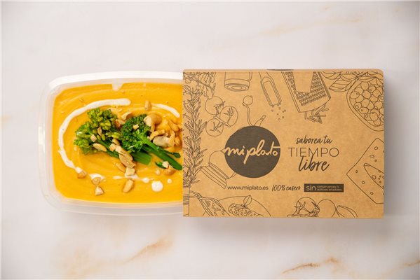 Roasted sweet potato cream with baby broccoli and cashews-lateral