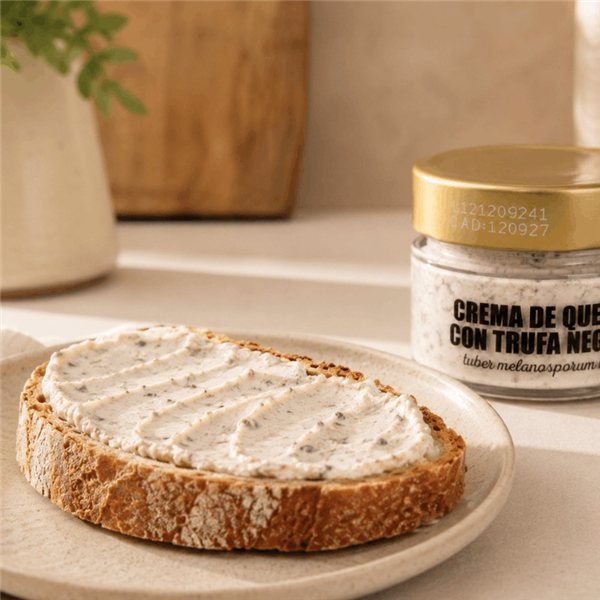 Cream Cheese with Black Truffle-lateral