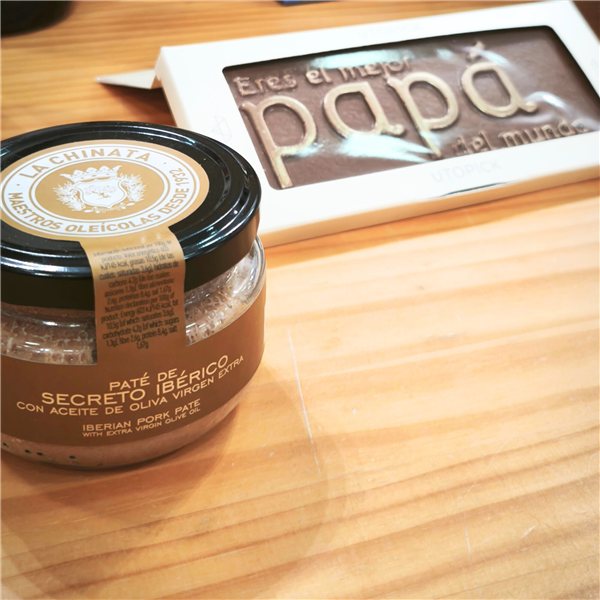 Caja gourmet 'De vinito con papá'-lateral