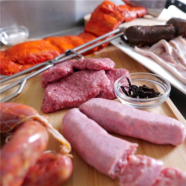 EMBUTIDOS LA PEPITA Pack Barbacoa XXL (8 pax), 8 Hamburguesas Mixta(vacuno/cerdo), 6 Chorizos Criollos, 8 Chorizos Rojos, 2 Morcillas arroz, 1 kg de Panceta fresca, 1,5 kg Costilla Cerdo Adobada-trasera