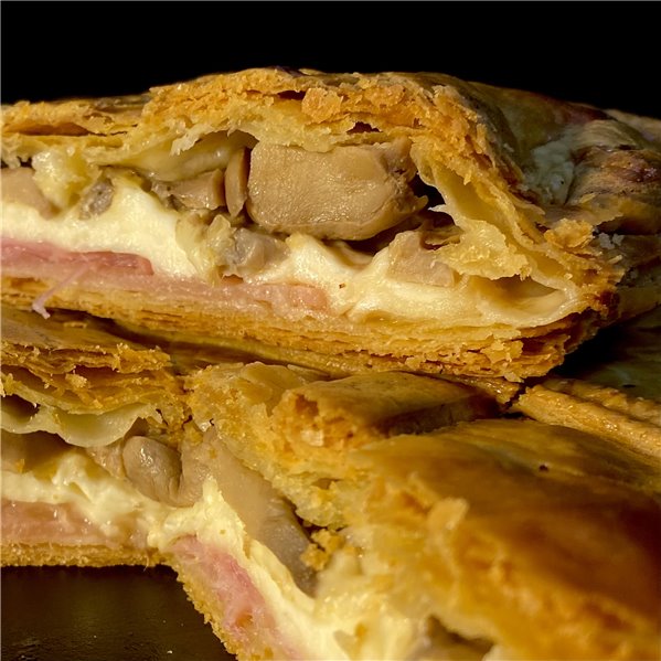 Empanada mit Speck, Käse und Champignons-trasera