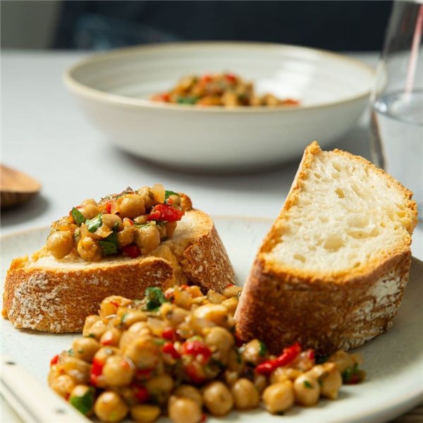 Mediterraner Kichererbsensalat-lateral