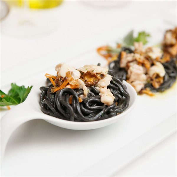 Spaghetti à l'encre de seiche, Pastes Sanmartí-izquierda