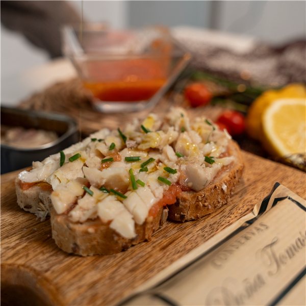 Sea Bass Fillets in Olive Oil 120g-lateral