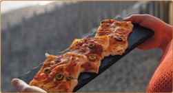 Focaccia pizzata con stracchino 30×20 cm – caja 14 unidades