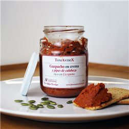 Creamy gazpacho with pumpkin seeds.