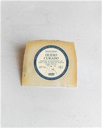 La traducción de "Labadía curado cuña" al inglés sería "Cured wedge Labadía". Sin embargo, el término "Labadía" puede referirse a un tipo específico de queso o a un nombre propio, por lo que el contexto es importante. Si necesitas más información o una traducción diferente, por favor proporciona más contexto.