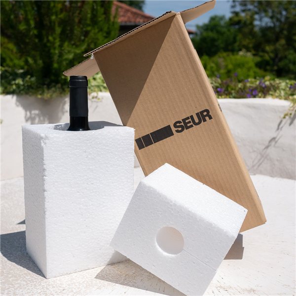 Labores Chardonnay 75cl translates to "Labores Chardonnay 75cl" in English, as it is the name of a wine and the measurement is the same in both languages.-detalle