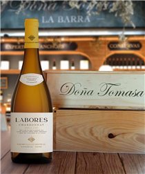 Labores Chardonnay 75cl translates to "Labores Chardonnay 75cl" in English, as it is the name of a wine and the measurement is the same in both languages.