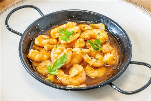 Crevettes à l'ail avec de l'huile d'olive extra vierge biologique-trasera