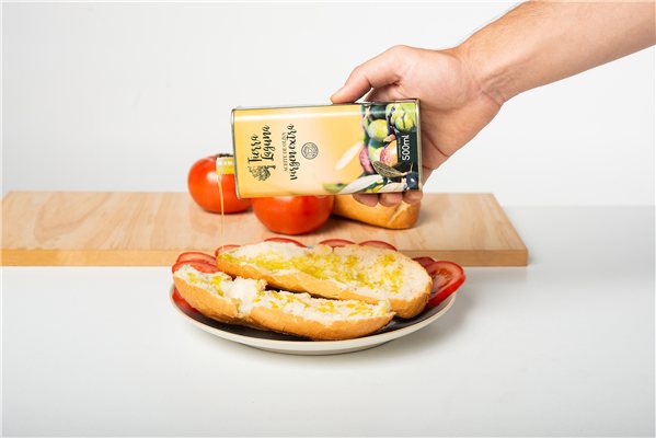 Lata 0,5L –  Aceite de Oliva Virgen Extra Multivarietal caja 6 ud. (precio ud: 8,9€)-trasera