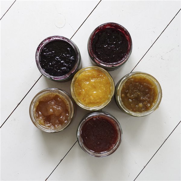 LIEBANARTESANA - Handwerksmarmeladen-Packung 4x280g | Erdbeere mit Sekt + Waldfrüchte + Orangenschnaps + Apfel und Zimt | Natürlich und traditionell aus Kantabrien.-trasera