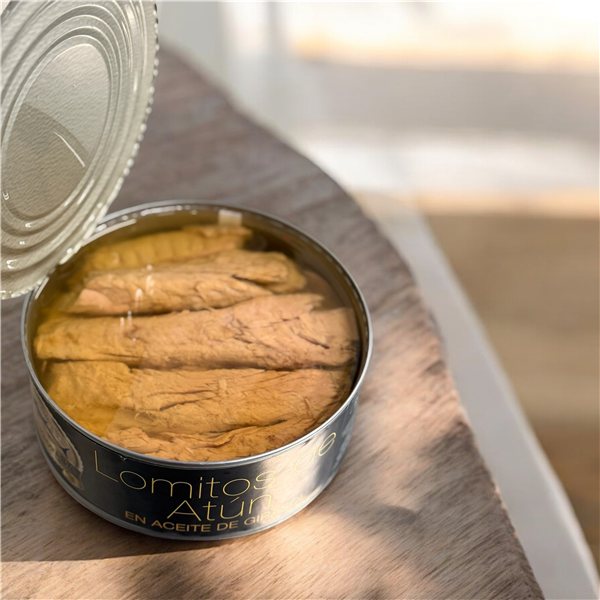 LOMITOS DE ATÚN EN ACEITE DE GIRASOL 1KG LA ALMADRABA se traduce al francés como:

"LOMITES DE THON À L'HUILE DE TOURNESOL 1KG LA ALMADRABA"-lateral