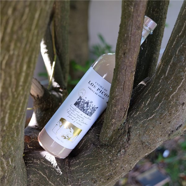 LES SOMMETS Crème de Orujo - Boisson artisanale à la crème de LAIT et à l'eau-de-vie d'Orujo, 17% Vol., 70 cl - Douce, crémeuse et avec des notes de vanille et de chocolat.-lateral