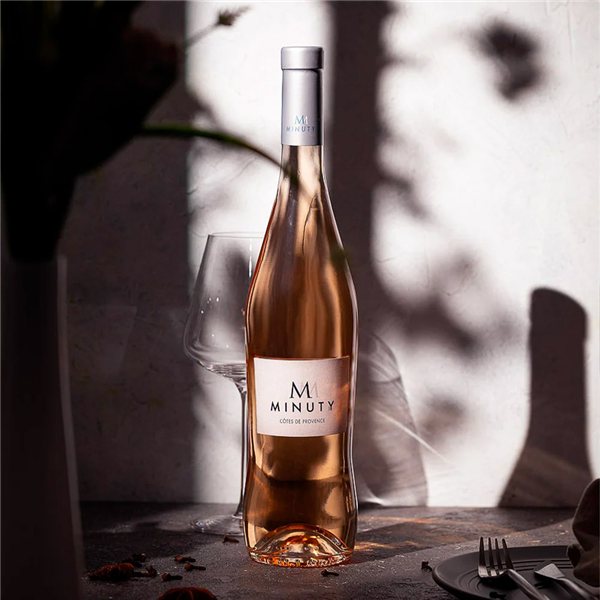 M de Minuty 2025-lateral