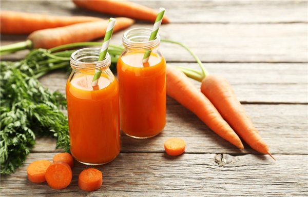 Manojo de zanahorias-lateral