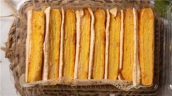 Mini corbatas de hojaldre 200g.-lateral