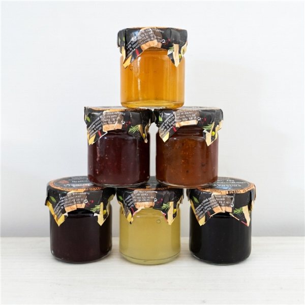 Pack 6 Mermeladas Artesanales Gourmet para Quesos | Sabores Variados (Higo, Vino Tinto, Pimiento Rojo, Cava, Cerveza y Arándanos) (240g) | Maridaje para Todo Tipo de Quesos-izquierda