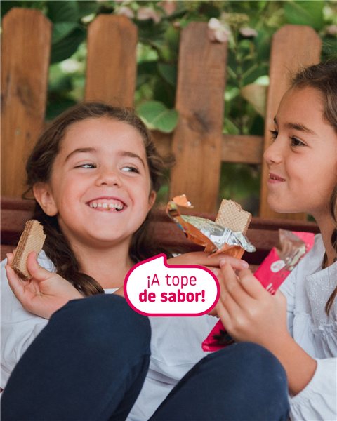 Pack of Wafer Rolls Filled with Chocolate Cream-detalle