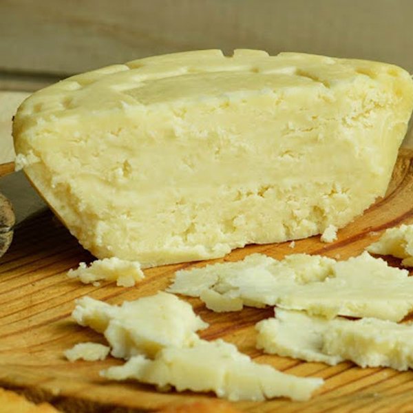 "Pack of the Best Asturian Cheeses with Wine"-izquierda