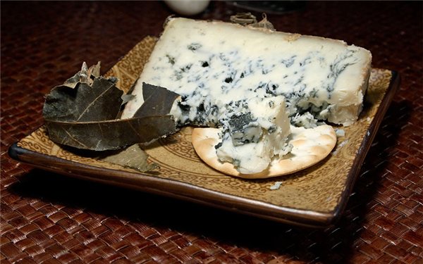 "Pack of the Best Asturian Cheeses with Wine"-lateral